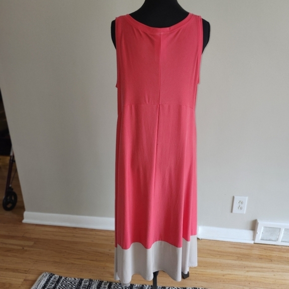 BCBG Gorgeous sleeveless dress Midcalf Handkerchief Design Hem - Picture 2 of 5